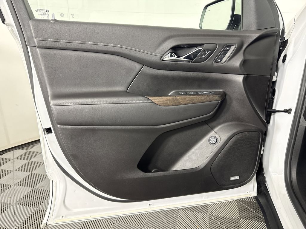 used 2022 GMC Acadia car, priced at $31,555