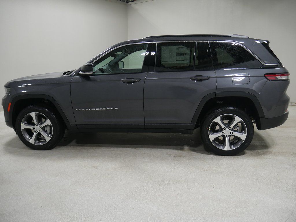 new 2024 Jeep Grand Cherokee car, priced at $48,272