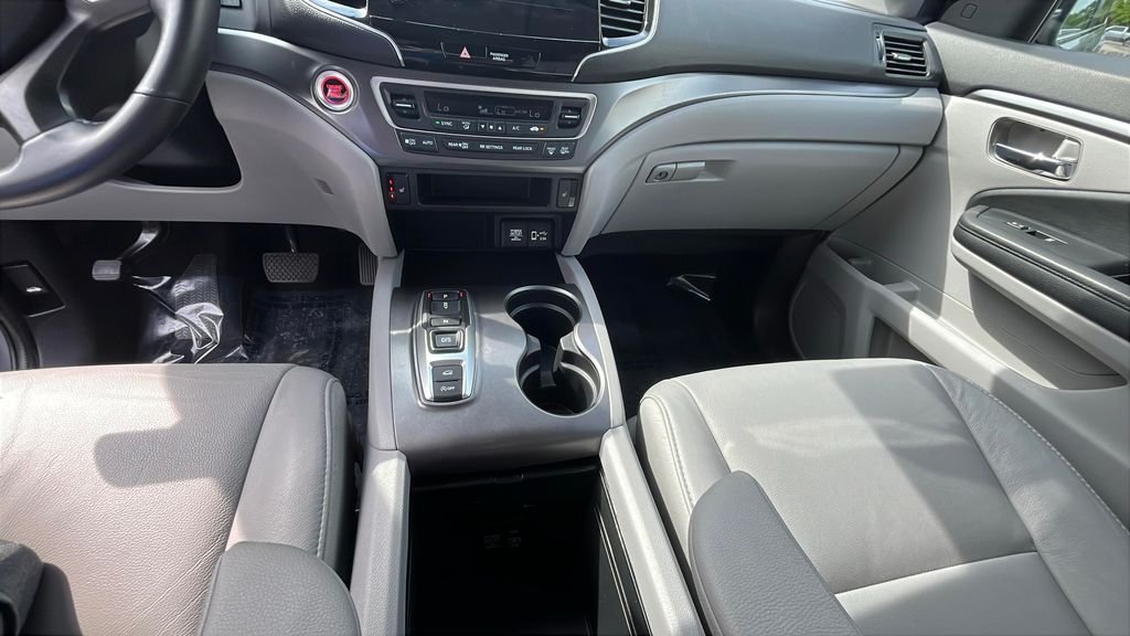 used 2022 Honda Pilot car, priced at $33,000