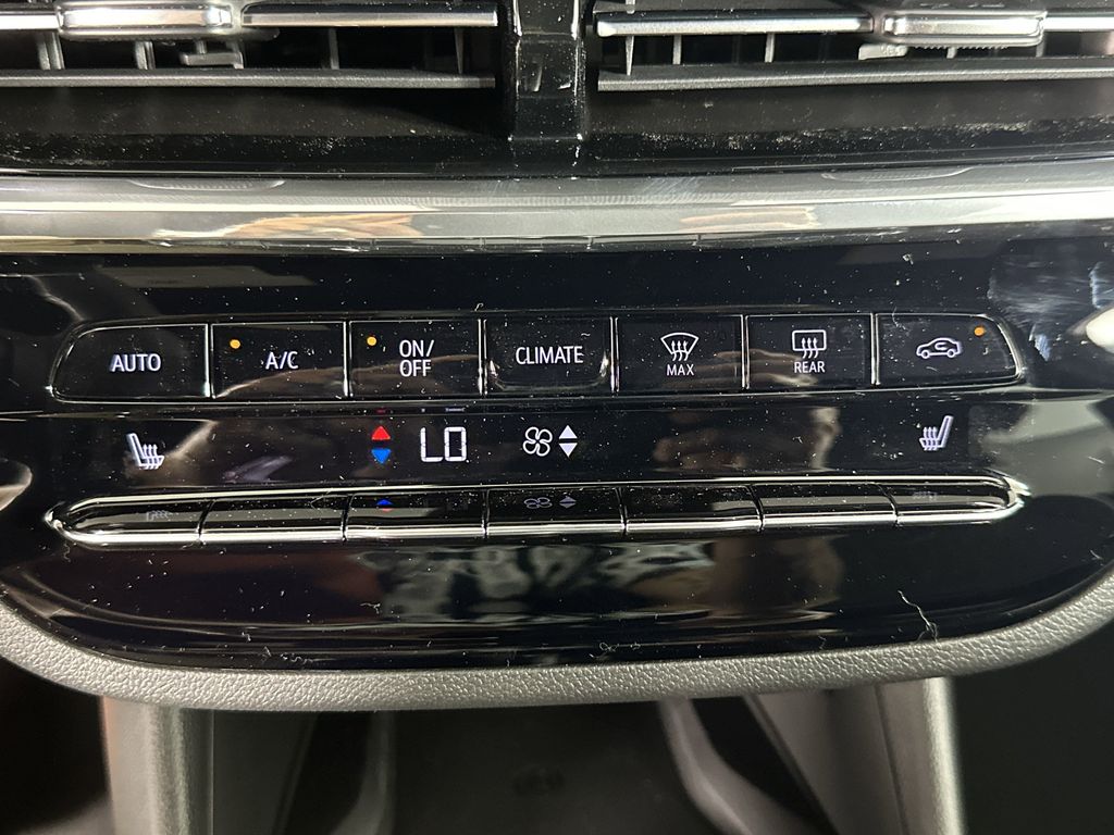 new 2025 Buick Envista car, priced at $30,095