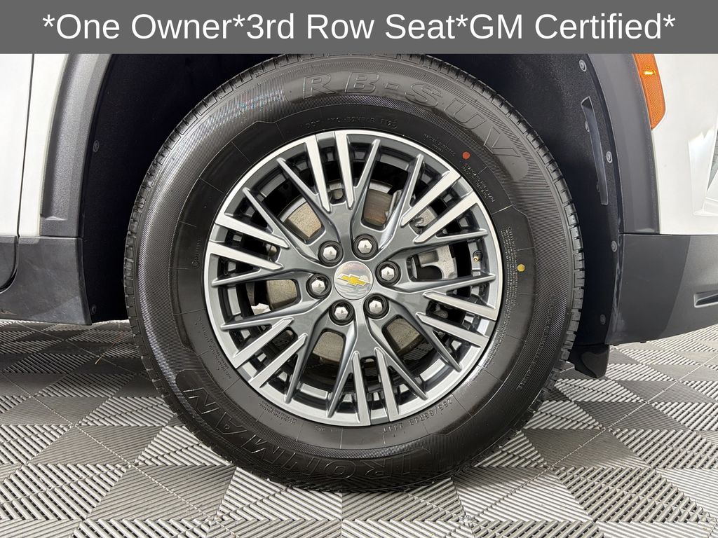 used 2024 Chevrolet Traverse car, priced at $33,333