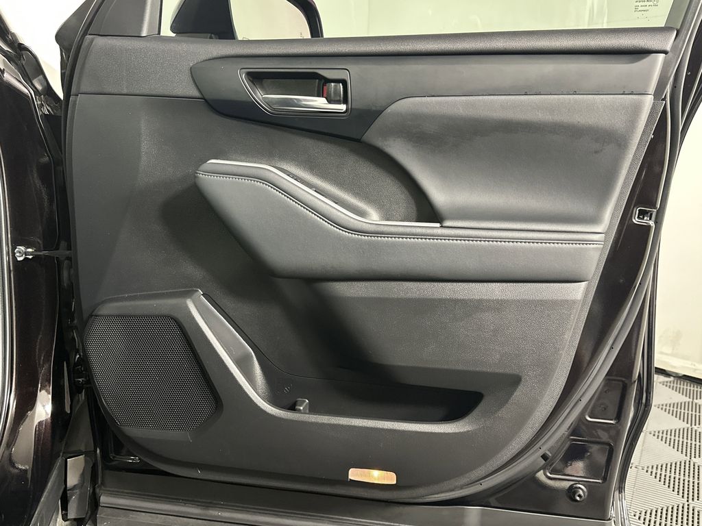 used 2022 Toyota Highlander car, priced at $34,711