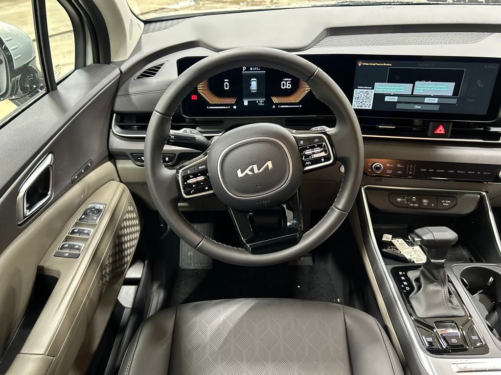 new 2025 Kia Carnival car, priced at $41,685