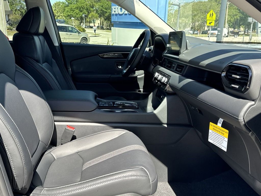 new 2025 Honda Pilot car, priced at $47,736