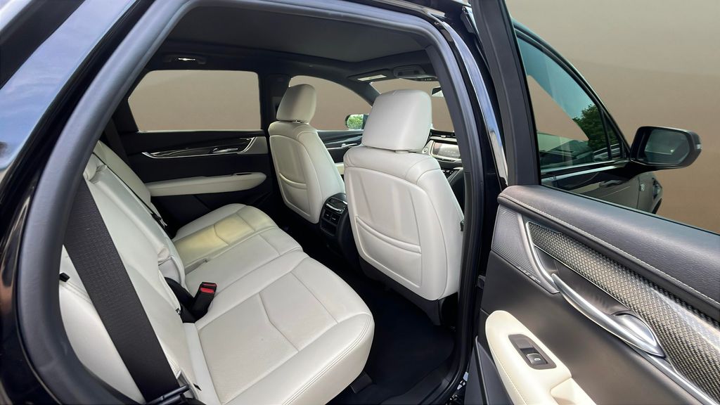 used 2020 Cadillac XT5 car, priced at $31,200