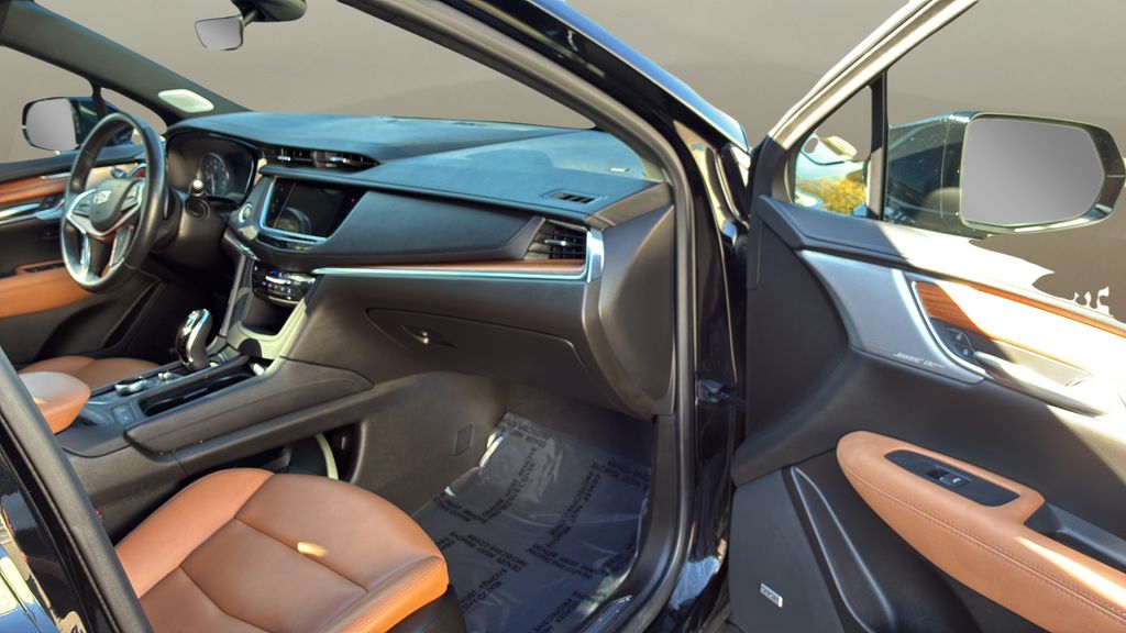 used 2022 Cadillac XT5 car, priced at $36,900