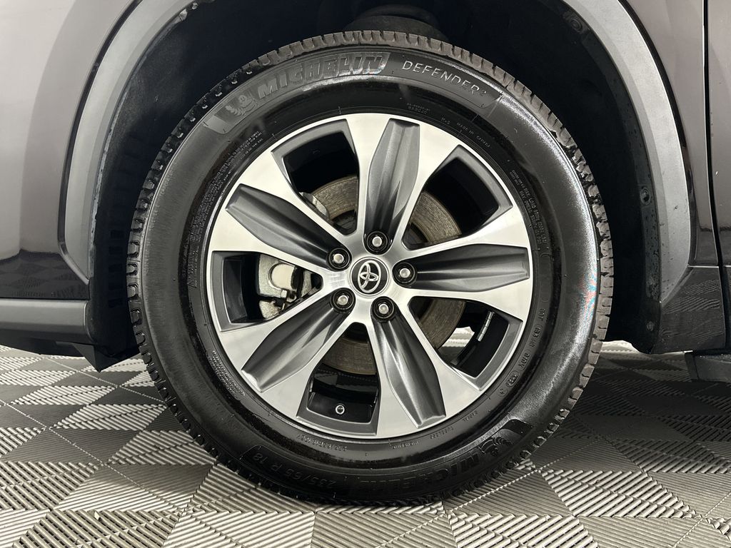 used 2022 Toyota Highlander car, priced at $34,711