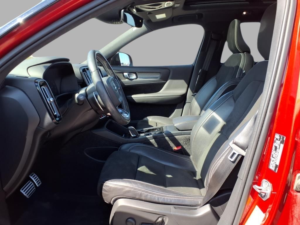 used 2019 Volvo XC40 car, priced at $18,111
