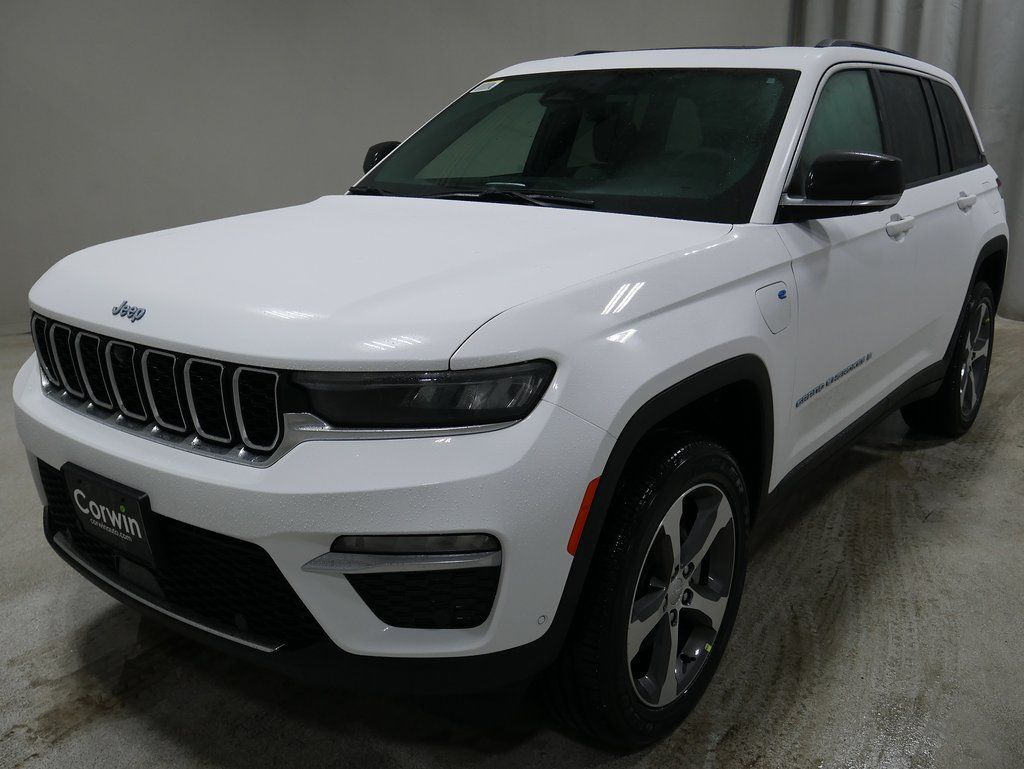 new 2024 Jeep Grand Cherokee car, priced at $60,002