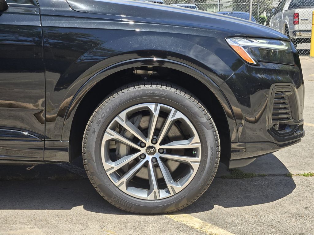 new 2025 Audi Q7 car, priced at $71,100