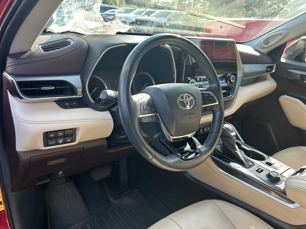 used 2021 Toyota Highlander car, priced at $35,300