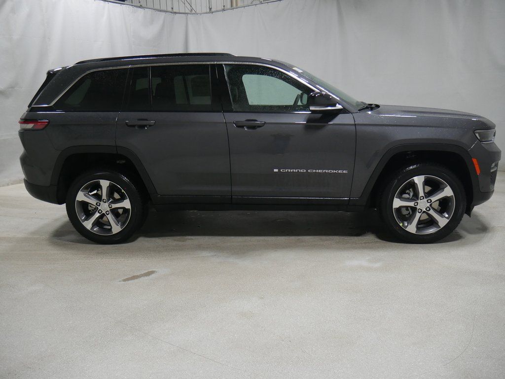 new 2024 Jeep Grand Cherokee car, priced at $48,272