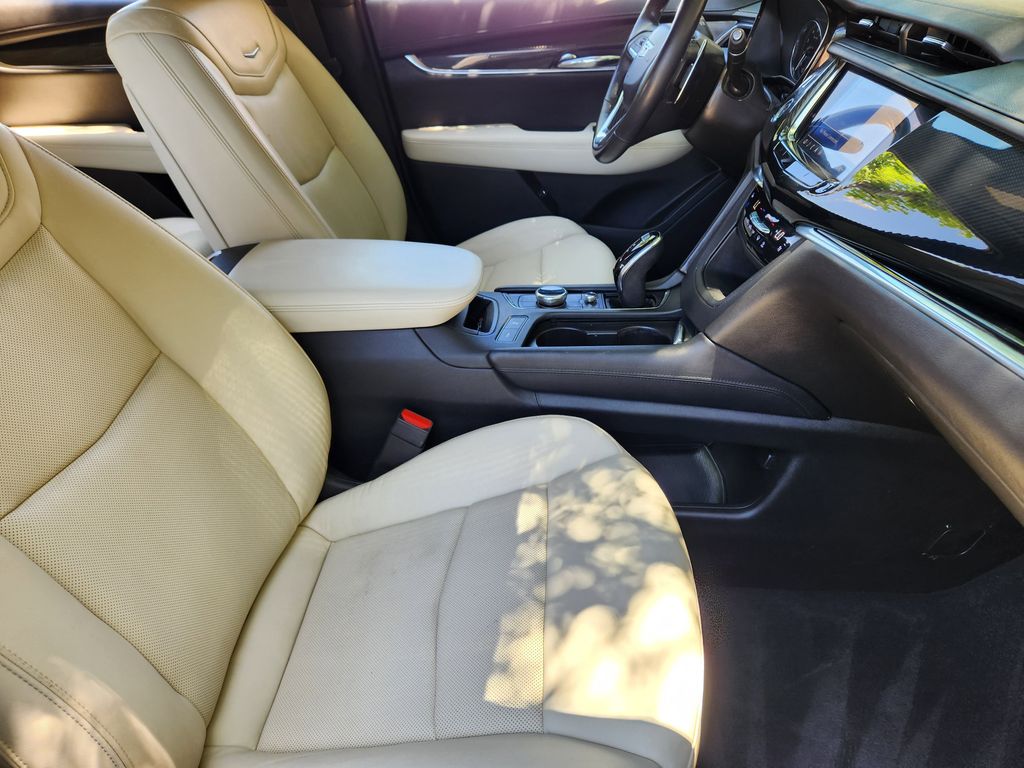 used 2020 Cadillac XT6 car, priced at $31,502
