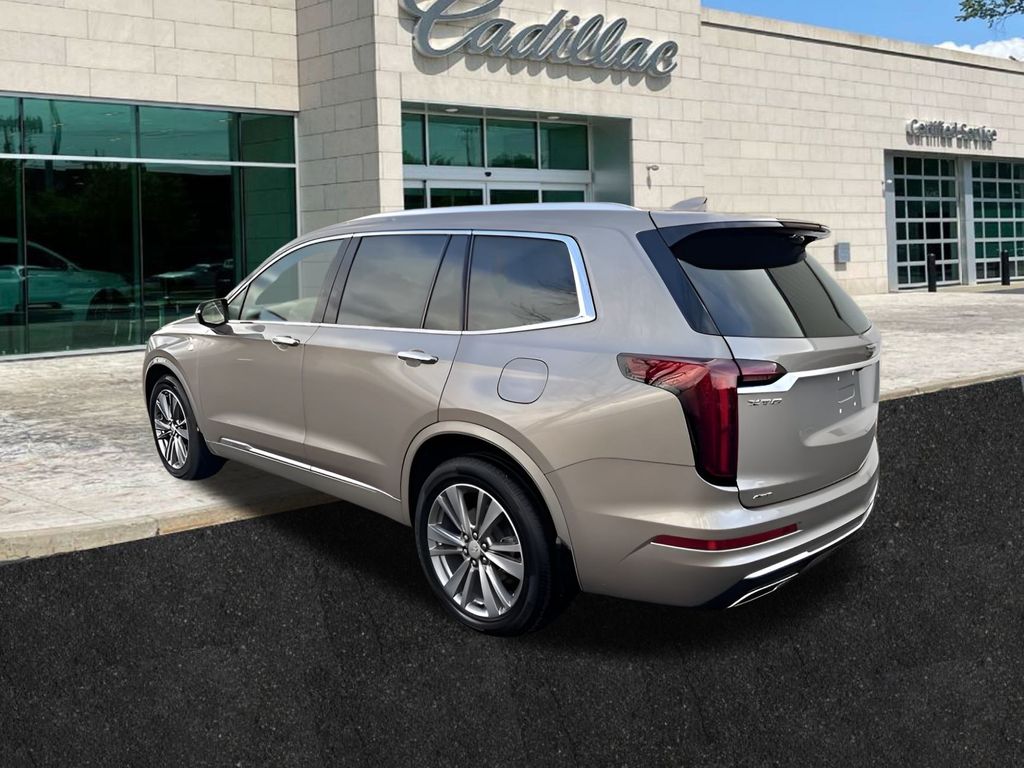 used 2022 Cadillac XT6 car, priced at $38,500