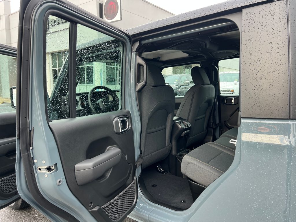 new 2025 Jeep Gladiator car, priced at $41,595