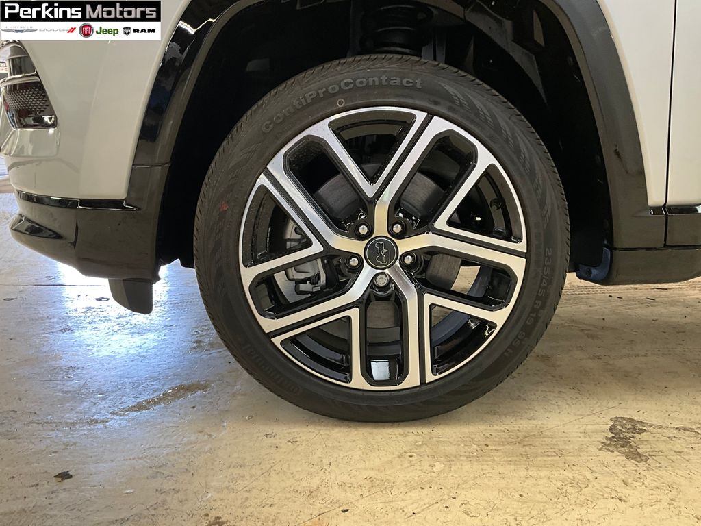 new 2025 Jeep Compass car, priced at $37,007