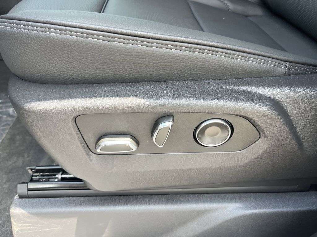 new 2025 GMC Sierra 1500 car, priced at $70,677