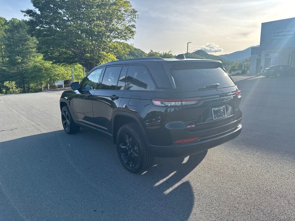 new 2025 Jeep Grand Cherokee car, priced at $42,290