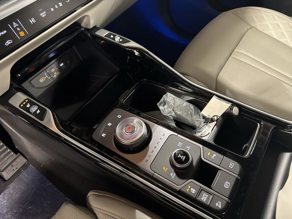 new 2025 Kia Sorento Hybrid car, priced at $47,223
