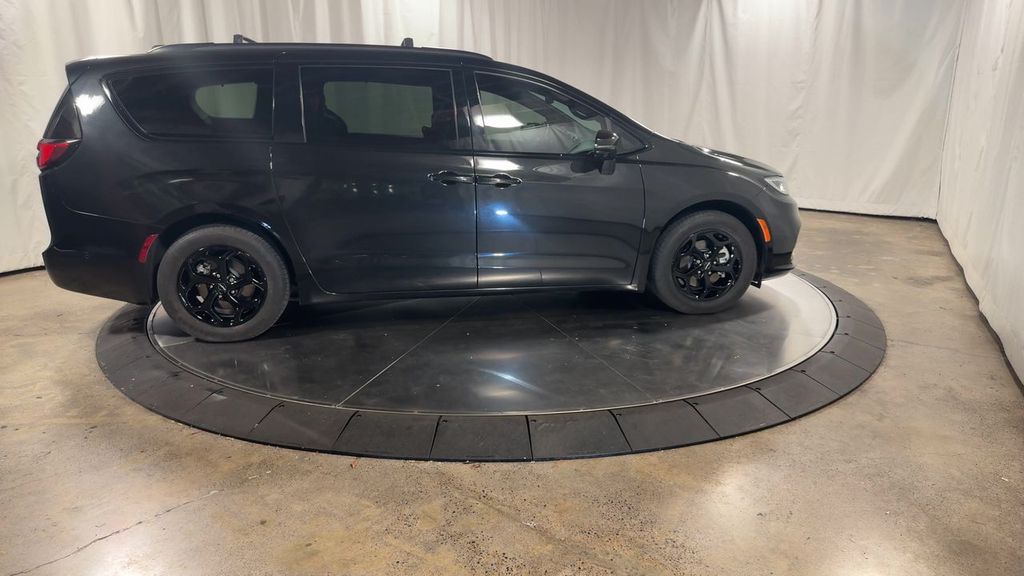 used 2021 Chrysler Pacifica Hybrid car, priced at $27,482