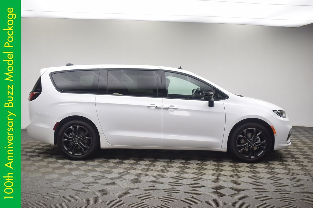 new 2026 Chrysler Pacifica car, priced at $45,088