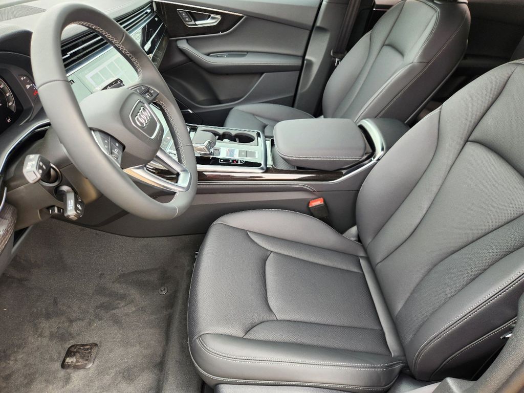 new 2025 Audi Q7 car, priced at $77,750