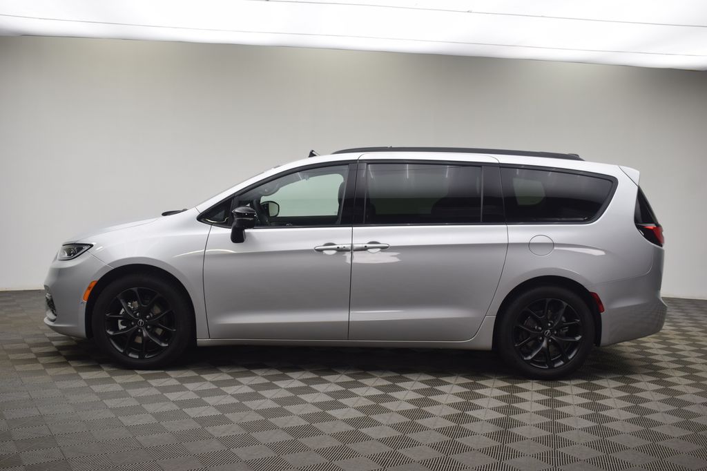 new 2026 Chrysler Pacifica car, priced at $49,359