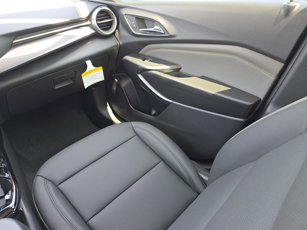 new 2025 Chevrolet Trax car, priced at $27,612