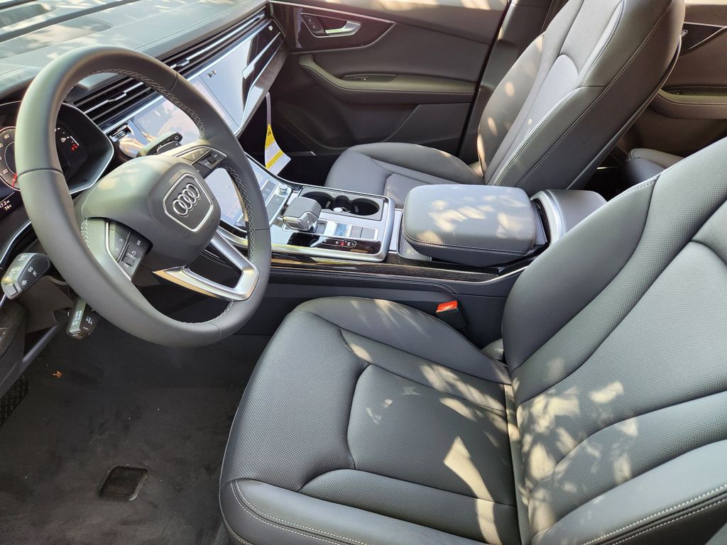 new 2025 Audi Q7 car, priced at $77,840