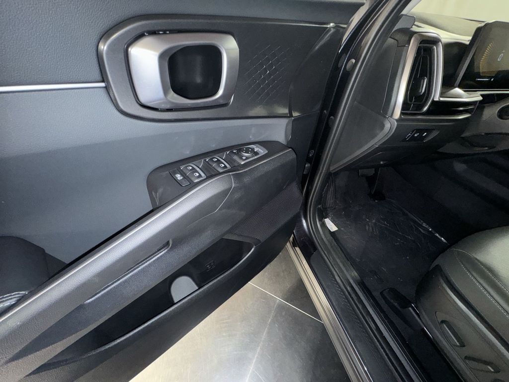 new 2025 Kia Sorento car, priced at $40,546