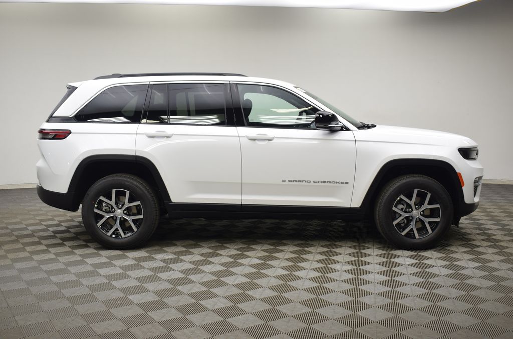 new 2025 Jeep Grand Cherokee car, priced at $42,570