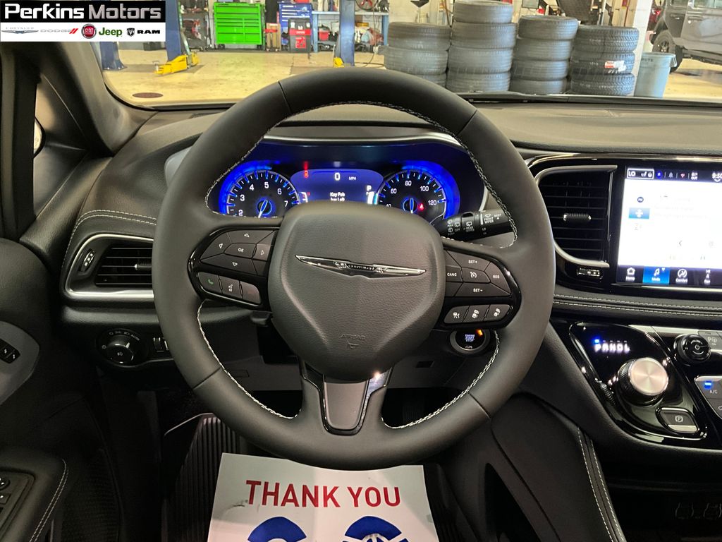 new 2025 Chrysler Pacifica car, priced at $47,352