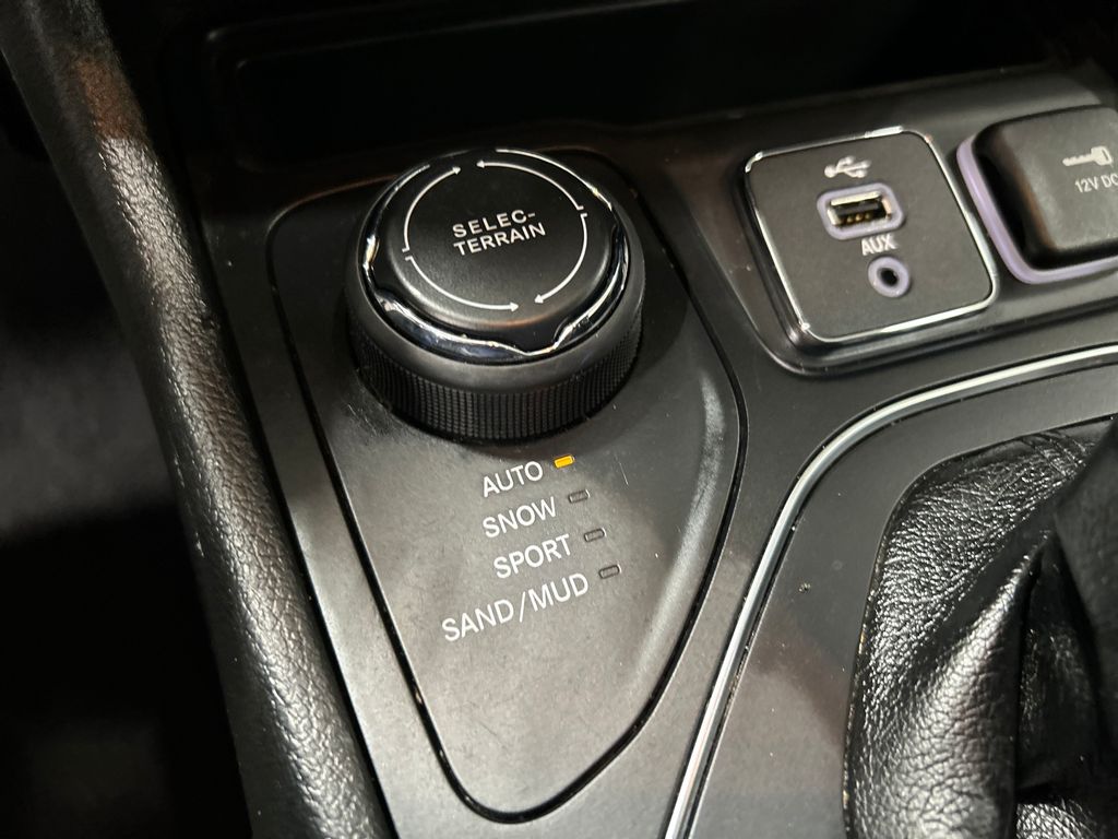 used 2019 Jeep Cherokee car, priced at $15,525