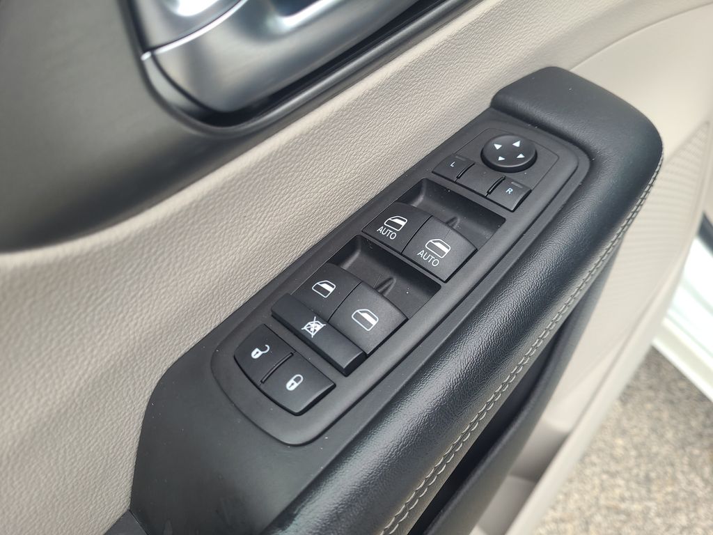 used 2023 Chrysler Pacifica car, priced at $24,987