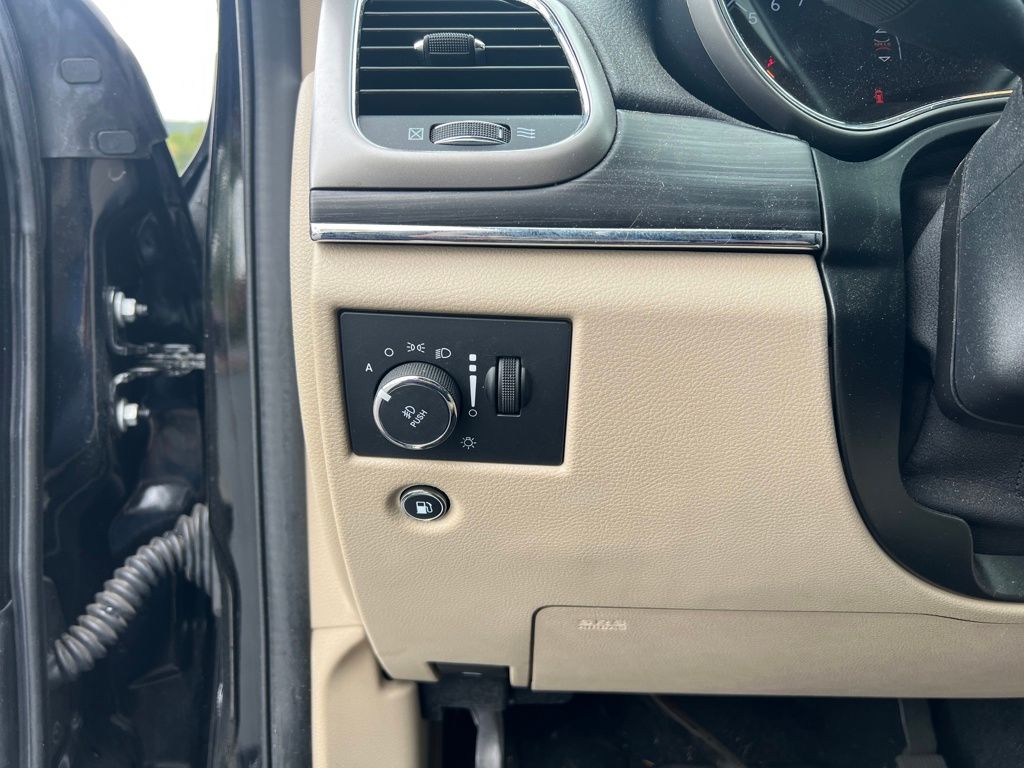 used 2021 Jeep Grand Cherokee car, priced at $22,900