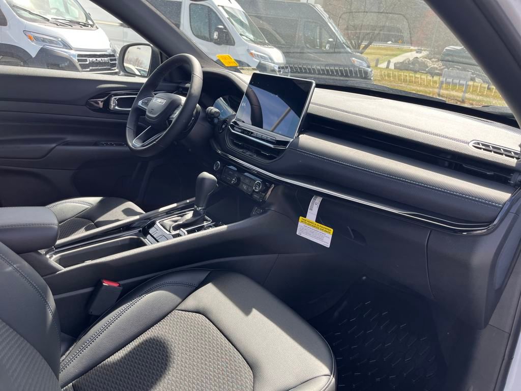 new 2025 Jeep Compass car, priced at $28,990