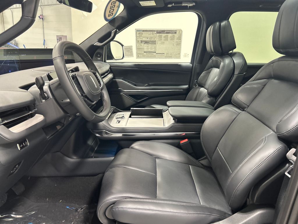 new 2025 Lincoln Navigator car, priced at $106,555