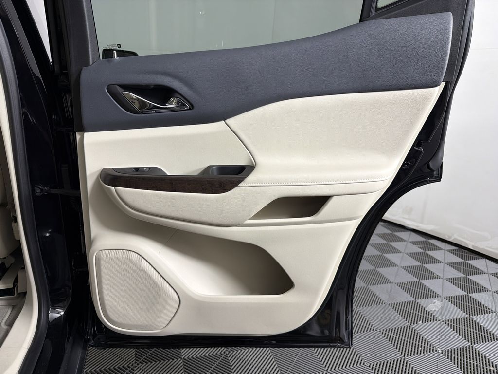 used 2023 GMC Acadia car, priced at $40,988