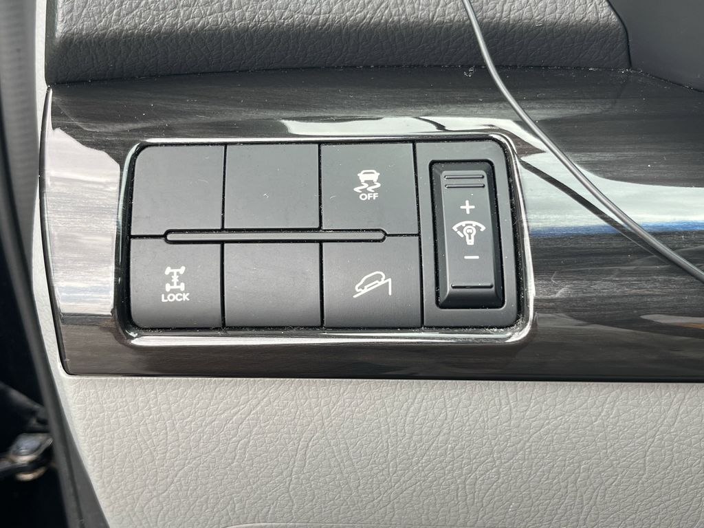 used 2013 Kia Sorento car, priced at $7,993