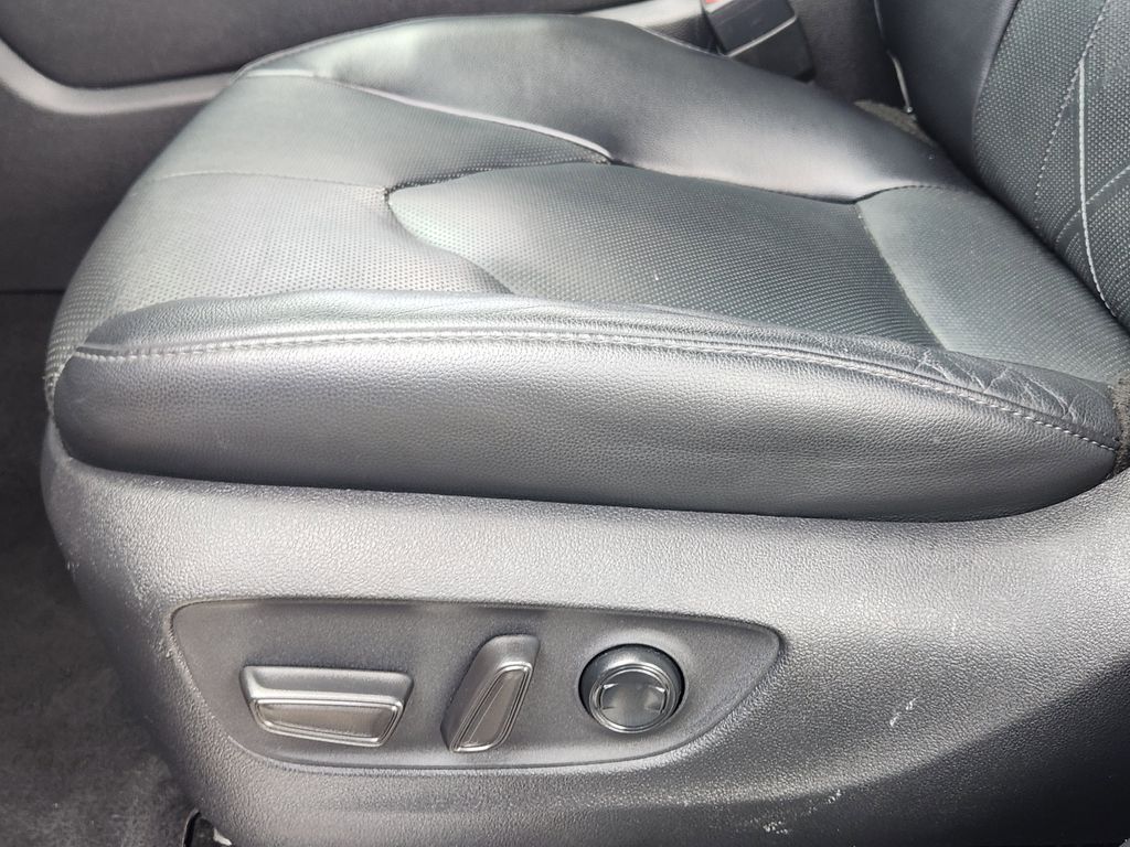 used 2022 Toyota Highlander car, priced at $39,792
