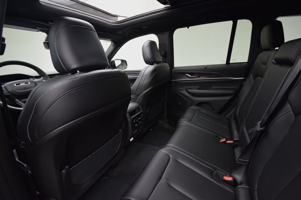 new 2025 Jeep Grand Cherokee car, priced at $54,405