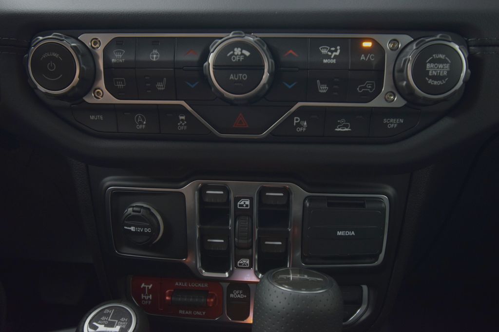 new 2025 Jeep Gladiator car, priced at $55,687