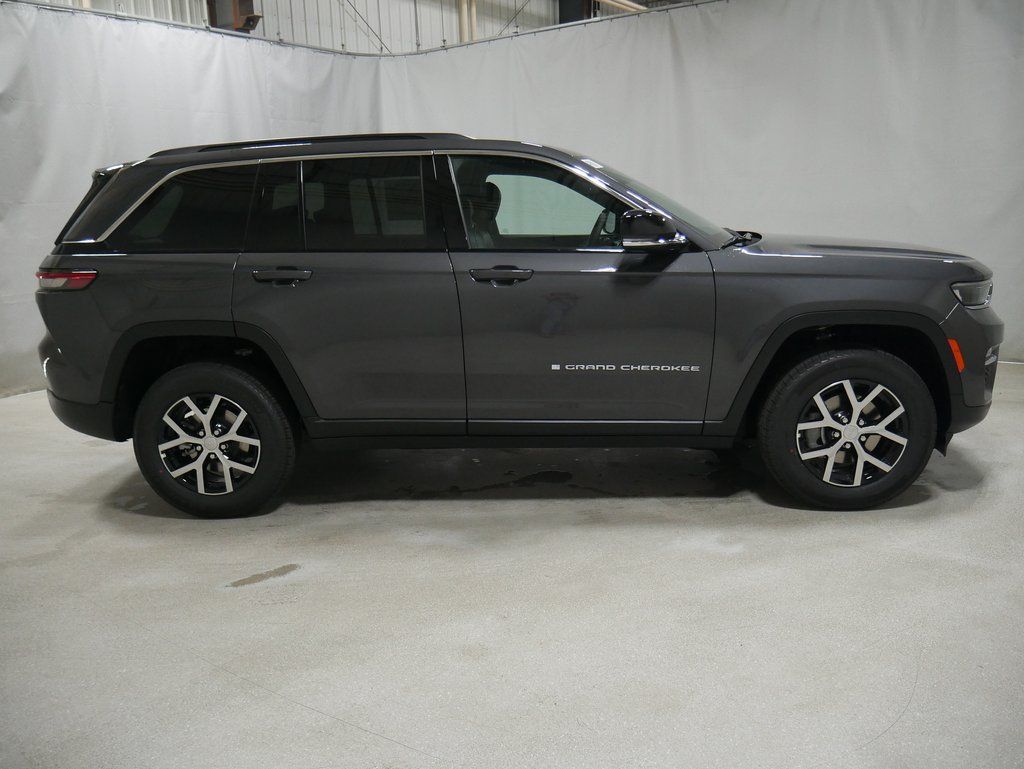 new 2024 Jeep Grand Cherokee car, priced at $44,795