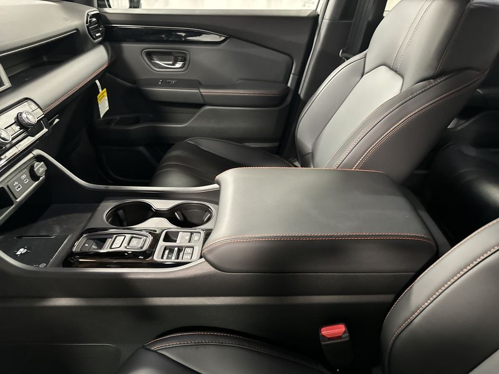 new 2025 Honda Pilot car, priced at $50,895