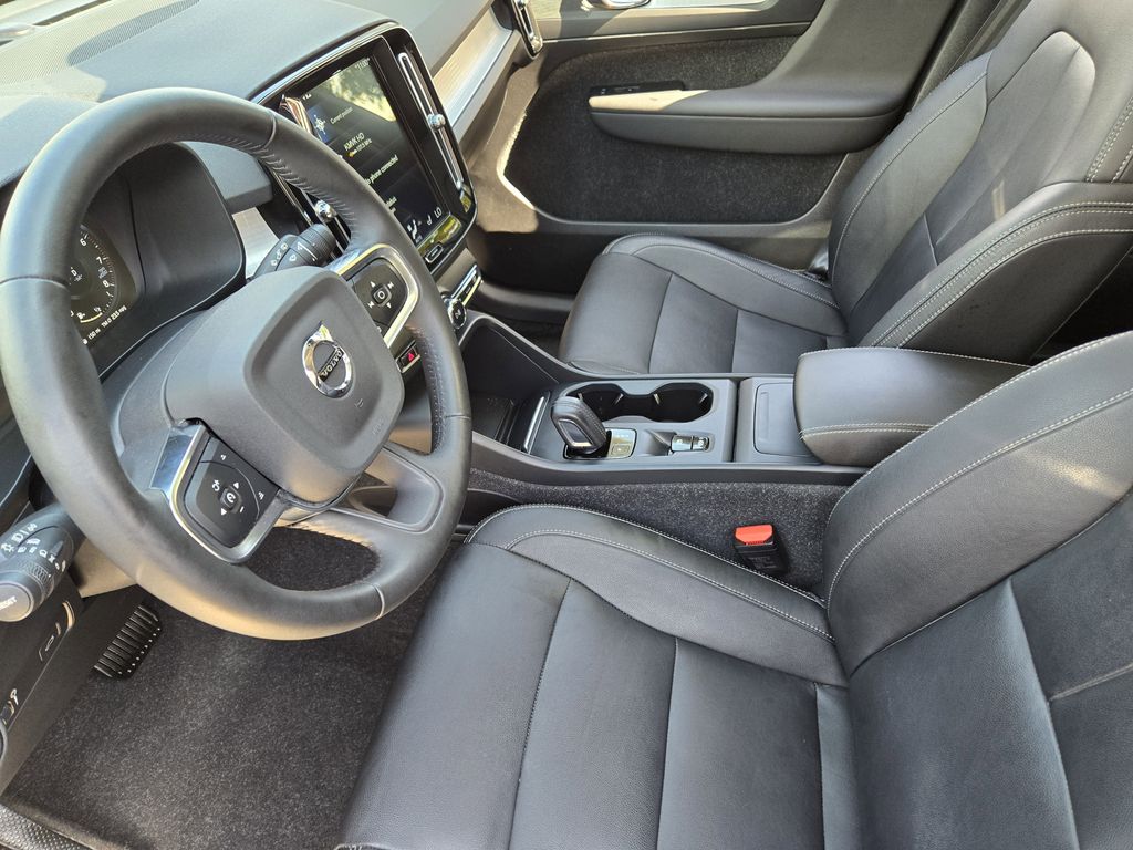 used 2021 Volvo XC40 car, priced at $22,862
