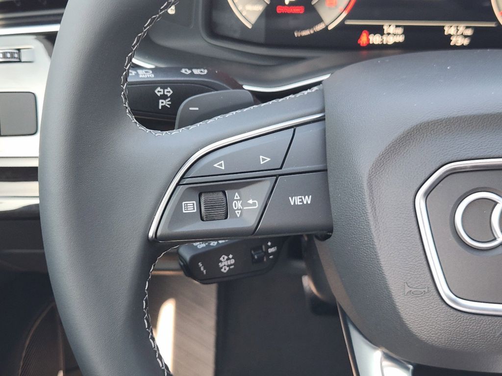 new 2025 Audi Q7 car, priced at $77,750