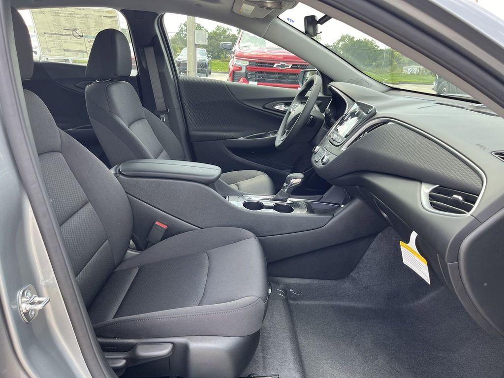 new 2025 Chevrolet Malibu car, priced at $31,790