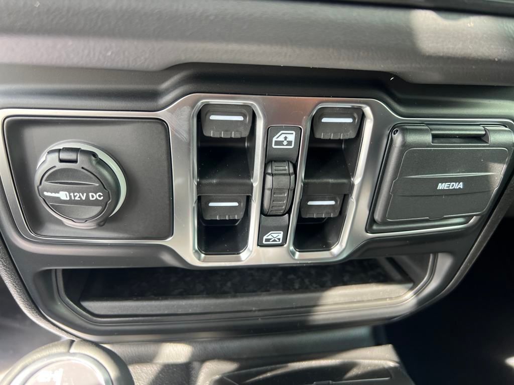 new 2025 Jeep Gladiator car, priced at $46,990
