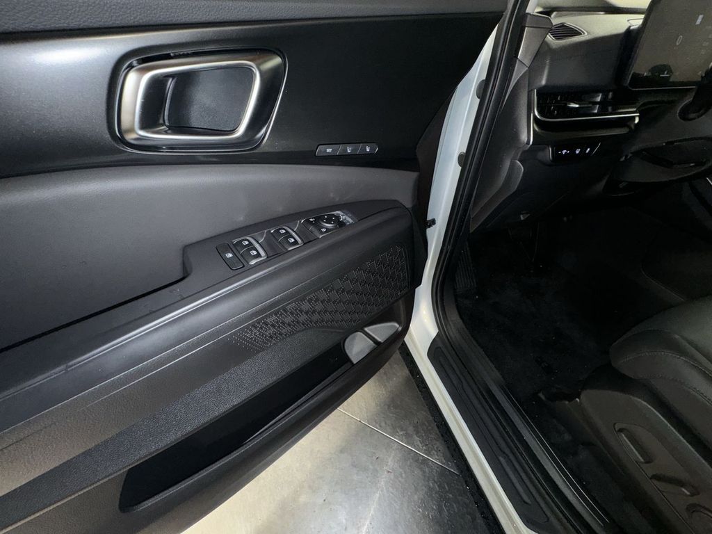 new 2025 Kia Carnival Hybrid car, priced at $50,640