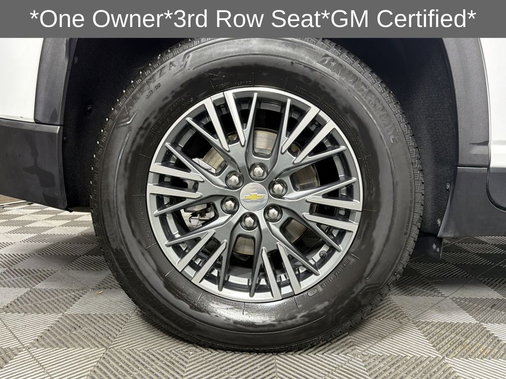 used 2024 Chevrolet Traverse car, priced at $33,333